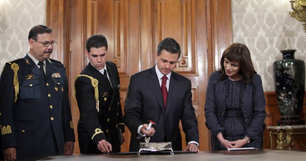 05 TIMBRE POSTAL (2)