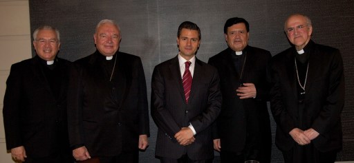 El Presidente de la República, Enrique Peña Nieto, se reunió, a su llegada a Roma, Italia, con los Cardenales mexicanos José Francisco Robles Ortega, Norberto Rivera Carrera, Juan Sandoval Íñiguez, y Javier Lozano Barragán, de quienes escuchó el beneplácito porque el nuevo Papa sea latinoamericano, así como por el gran carisma, afirmaron, que tiene con los feligreses de todo el mundo. Asimismo destacaron al Jefe del Ejecutivo la importancia de fortalecer la educación en México, a través de los valores cívicos.