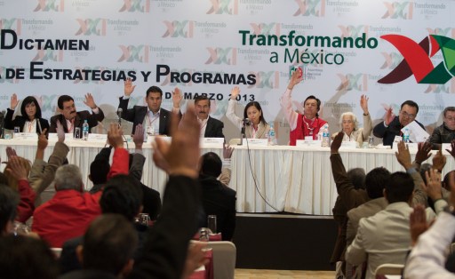 El presidente del CEN del PRI, César Camacho, convocó a la militancia priista a acometer los retos de hoy, porque serán las bases del México del futuro. Junto con la secretaria general, Ivonne Ortega Pacheco, dieron inicio a los trabajos de la Mesa Nacional Temática de Estrategias y Programas, de la XXI Asamblea Nacional Ordinaria, que presidió la senadora Cristina Díaz