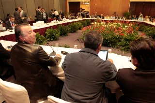 DIALOGAN CON REPRESENTANTES DE LA CNTE