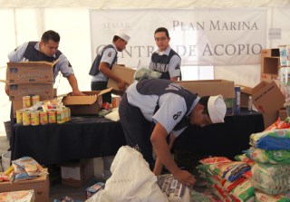 COTINÚAN CENTROS DE ACOPIO EN EL ZÓCALO