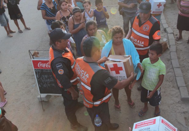 CONTINÚA LA AYUDA HUMANITARIA EN GUERRERO