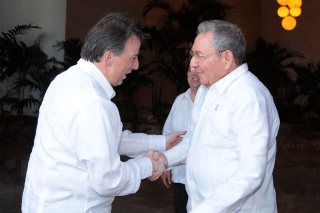 ANTONIO MEADE SE REUNIÓ CON RAÚL CASTRO