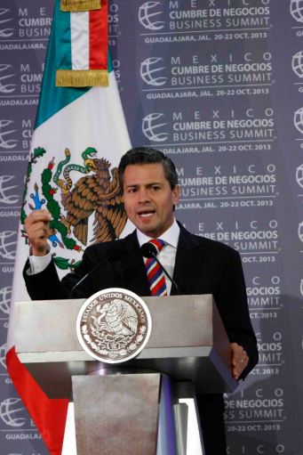 ACUDE A CUMBRE DE NEGOCIOS