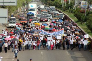 MARCHAN PADRES EN OAXACA