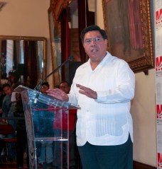ANUNCIA JESÚS REYNA SU RETIRO DE LA GUBERNATURA DE MICHOACÁN