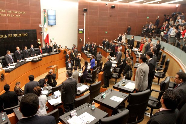 GUARDAN UN MINUTO DE SILENCIO POR EL FALLECIMIENTO DE LA ACTIVIS