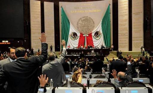 diputados votando