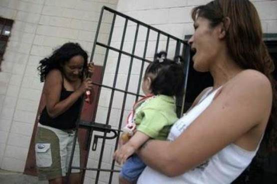 mujeres-presas-con-hijos