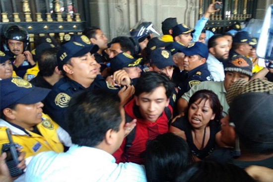 riña comerciantes zocalo