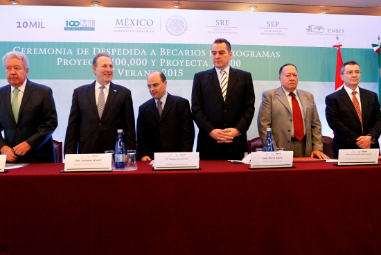 SRE DESPIDE A BECARIOS QUE ESTUDIARÁN EN CANADÁ Y ESTADOS UNIDOS