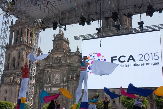 "CIRKO DEMENTE" SE PRESENTÓ EN LA FERIA DE LAS CULTURAS AMIGAS