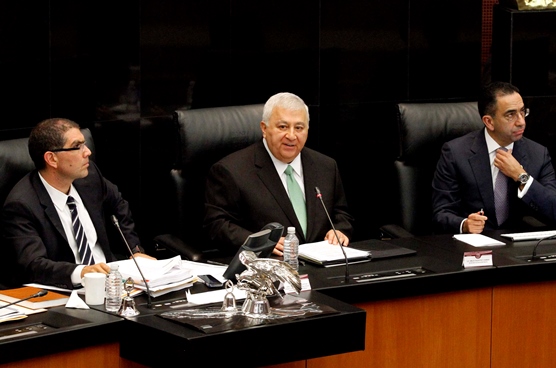 EMILIO CHUAYFFET COMPERECE EN EL SENADO