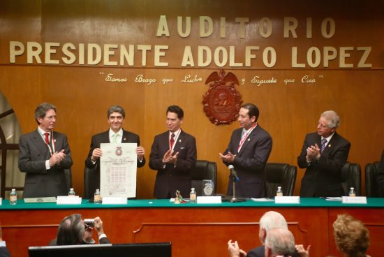ERNESTO NEMER ÁLVAREZ RECIBE PREMIO POR PARTE DE SOMEGEM