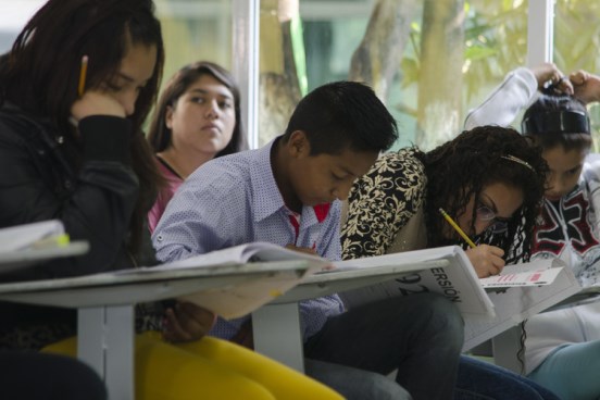 alumnos universitarios