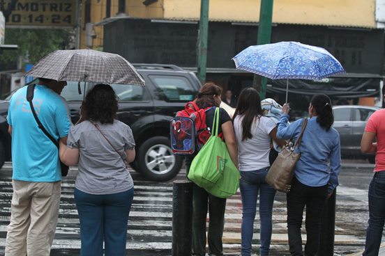 LLUVÍA INTENSA EN DIVERSAS ZONAS DE LA CAPITAL