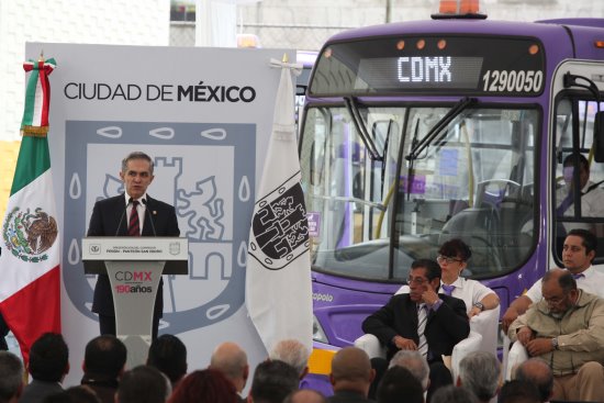 INAUGURA CORREDOR VIAL