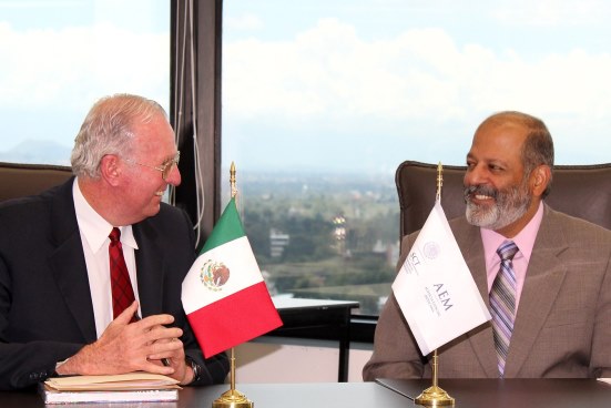 Dr Mendieta y Embajador India en México-1