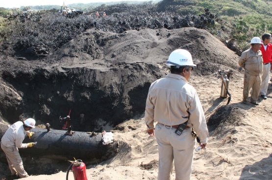 DERRAME DE PETROLEO CRUDO