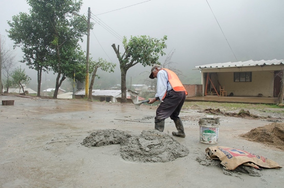 ESCUELAS DE NIÑOS DE CORO MIXE SON REMOZADAS