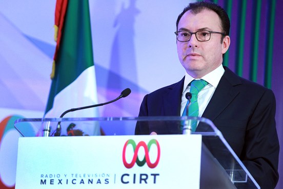 AURELIO NUÑO PARTICIPA EN SEMANA DE RADIO Y TELEVISIÓN