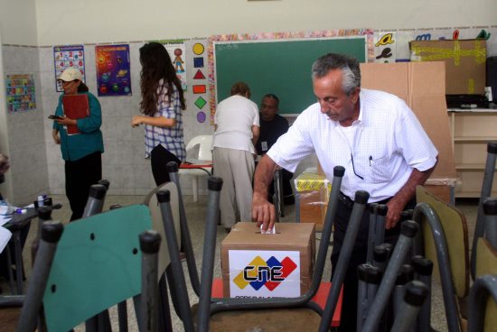 INICIAN ELECCIONES PARLAMENTARIAS EN VENEZUELA