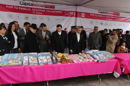 “POR TU FAMILIA, DESARME VOLUNTARIO”