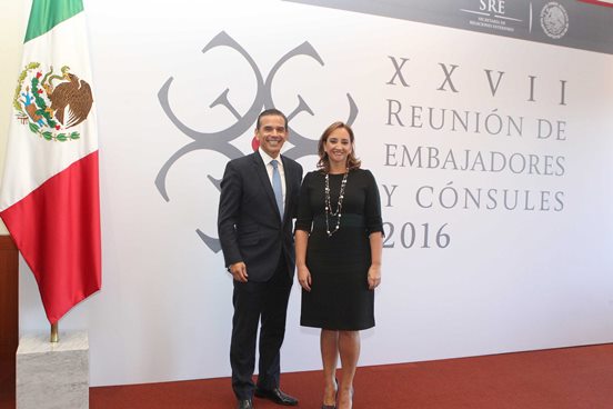 REUNIÓN DE EMBAJADORES Y CÓNSULES