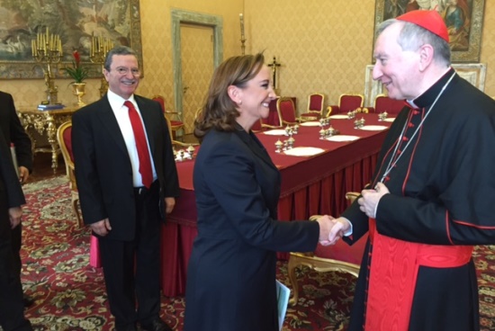 AFINAN DETALLES DE VISITA PAPAL