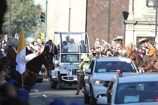 RECORRIDO DEL PAPA EN LA CALLE DE JOSÉ MAEÍA IZAZAGA