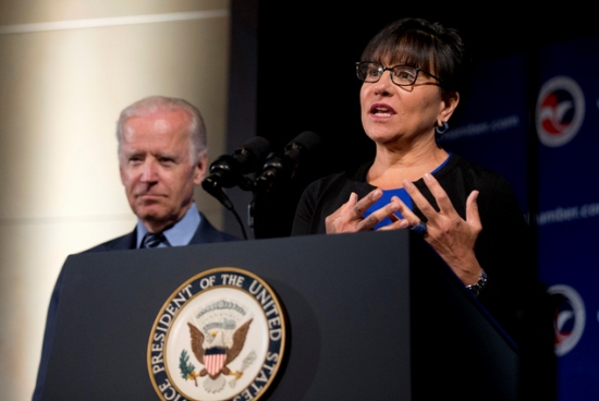 Penny Pritzker y Joseph Biden.jpg