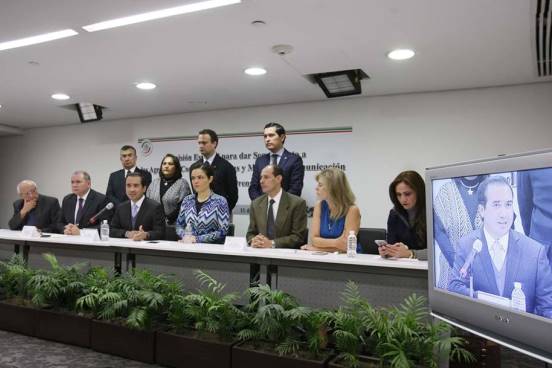 senadores pan periodistas