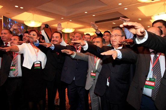 GONZÁLEZ CUEVAS RENDE PROTESTA COMO LÍDER DE LA CROC