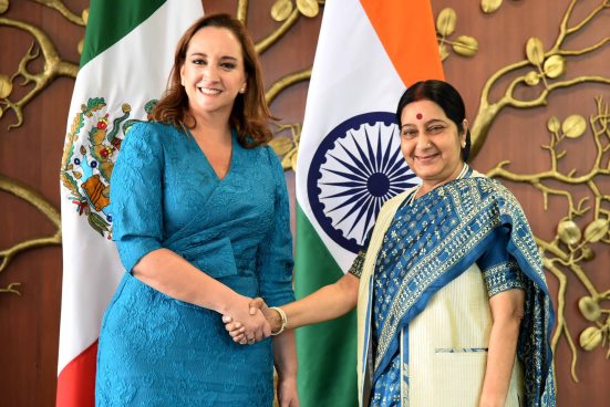 RUIZ MASSIEU SE REÚNE CON SUSHMA SWARAJ