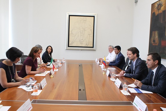 foto2.-La Canciller Claudia Ruiz Massieu recibe a una delegación de ecuatorianos encabezada por su homólogo%2c Guillaume Long