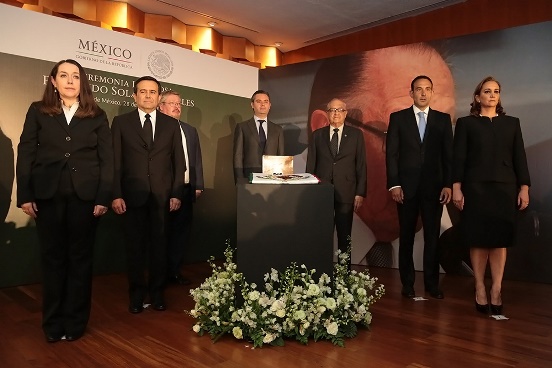 honores a fernando solana