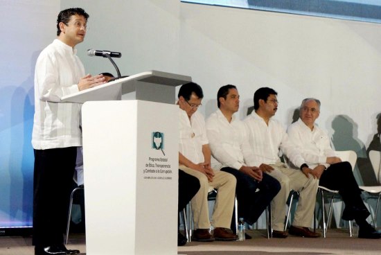 FIRMAN PROGRAMA DE COMBATE A CORRUPCIÓN