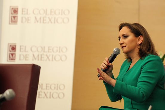 CHARLA CON ESTUDIANTES DE COLMEX