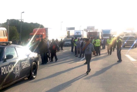 autopista queretaro cierre
