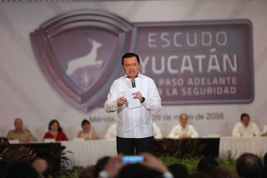 OSORIO CHONG INSTALA RED "ESCUDO YUCATÁN"