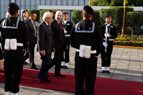 FOTO 2 Arribo a México del presidente de Singapur%2c Tony Tan