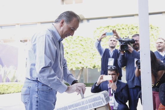 JOSÉ ANTONIO MEADE EMITE SU VOTO