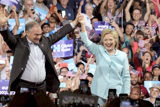 HILLARY CLINTON PRESENTA A TIM KAINE COMO COMPAÑERO DE FÓRMULA
