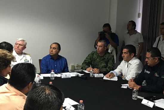 DAÑOS MENORES EN ACAPULCO POR EARL