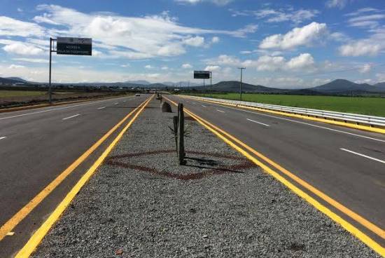 Boulevard acceso Villa Tezontepec.jpg