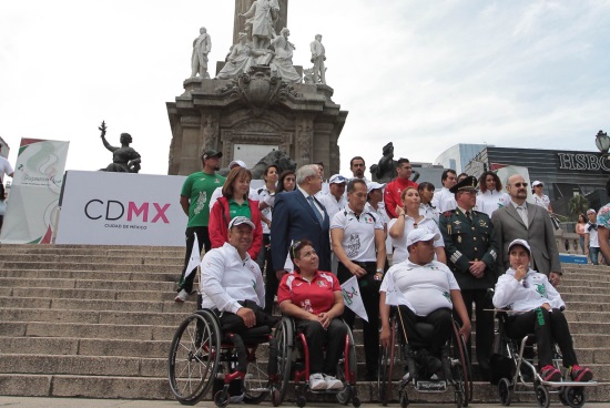 DELEGACIÓN PARALÍMPICA A RÍO 2016 SE TOMA FOTO EN EL ÁNGEL