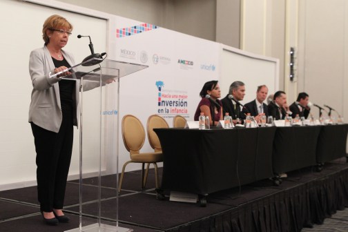 foto-1-gina-casar%2c-directora-de-la-amexcid-en-el-seminario-internacional-hacia-una-mejor-inversion-en-la-infancia