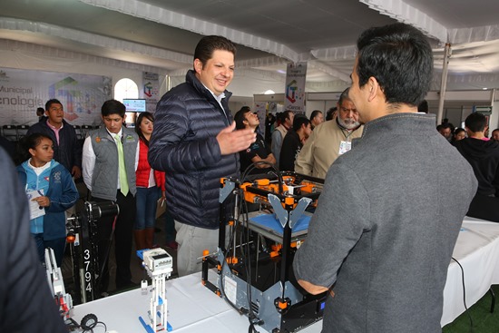 Primera Feria Municipal de Ciencia y Tenología (2).jpg