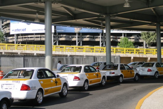 taxis aeropuerto.jpg
