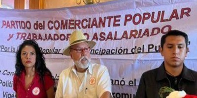 León Enrique Espinoza , el de sombrero y María Olarte